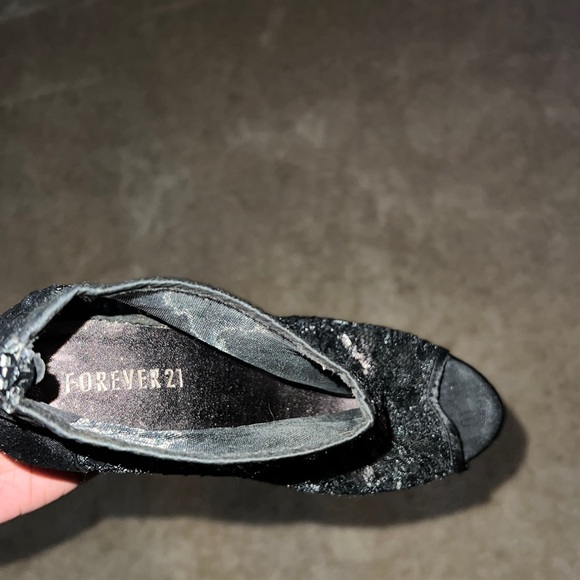 Lace booties - Picture 4 of 14